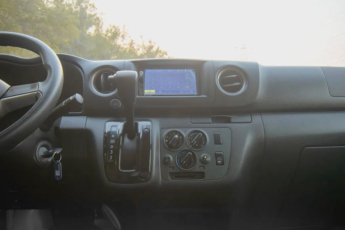 High-Roof 13-Seater Passenger Van | Automatic | GCC Specs | Ref#N85175-15-15