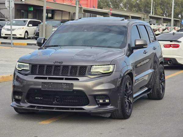 جيب كراند شيروكي 2017 مواصفات خليجية SRT 6.4 بحالة جيدة