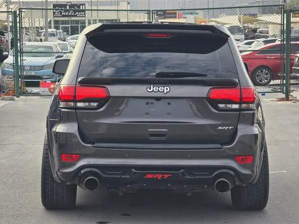 جيب كراند شيروكي 2017 مواصفات خليجية SRT 6.4 بحالة جيدة