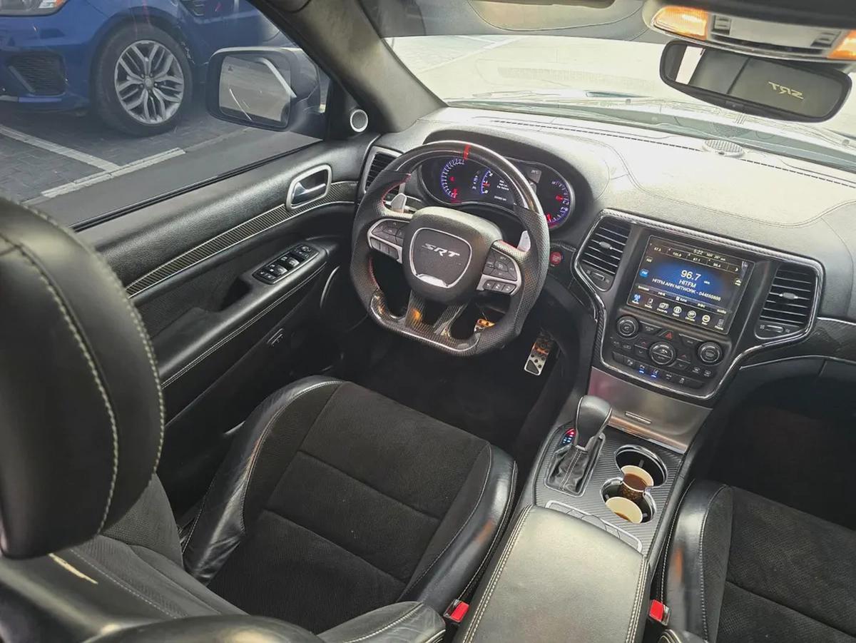 جيب كراند شيروكي 2017 مواصفات خليجية SRT 6.4 بحالة جيدة-8-8