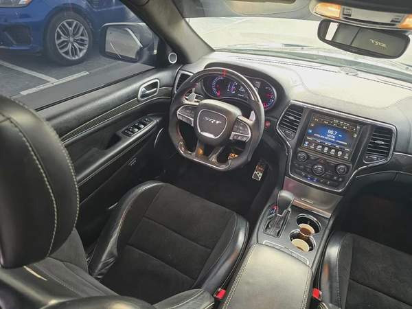 جيب كراند شيروكي 2017 مواصفات خليجية SRT 6.4 بحالة جيدة