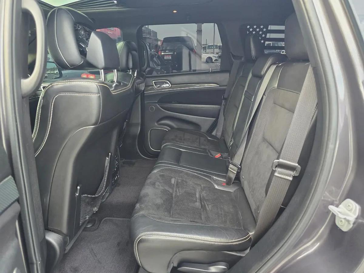 جيب كراند شيروكي 2017 مواصفات خليجية SRT 6.4 بحالة جيدة-9-9