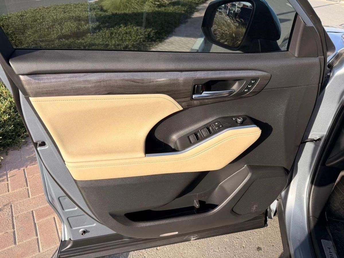 Toyota Highlander Hybrid Platinum 2.5L // panoramic, 360 Camera // head up display full option 2024-10-10