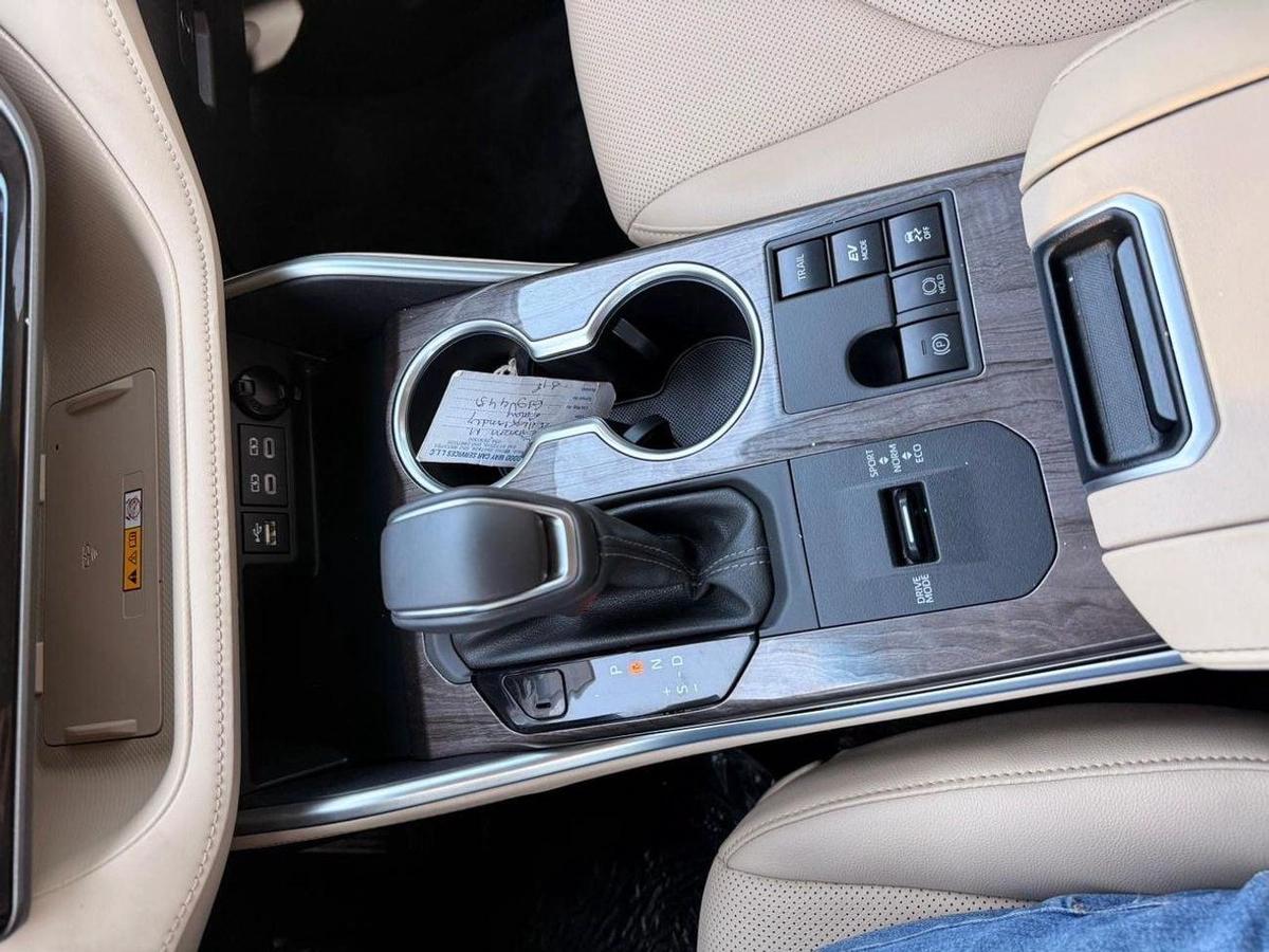 Toyota Highlander Hybrid Platinum 2.5L // panoramic, 360 Camera // head up display full option 2024-11-11