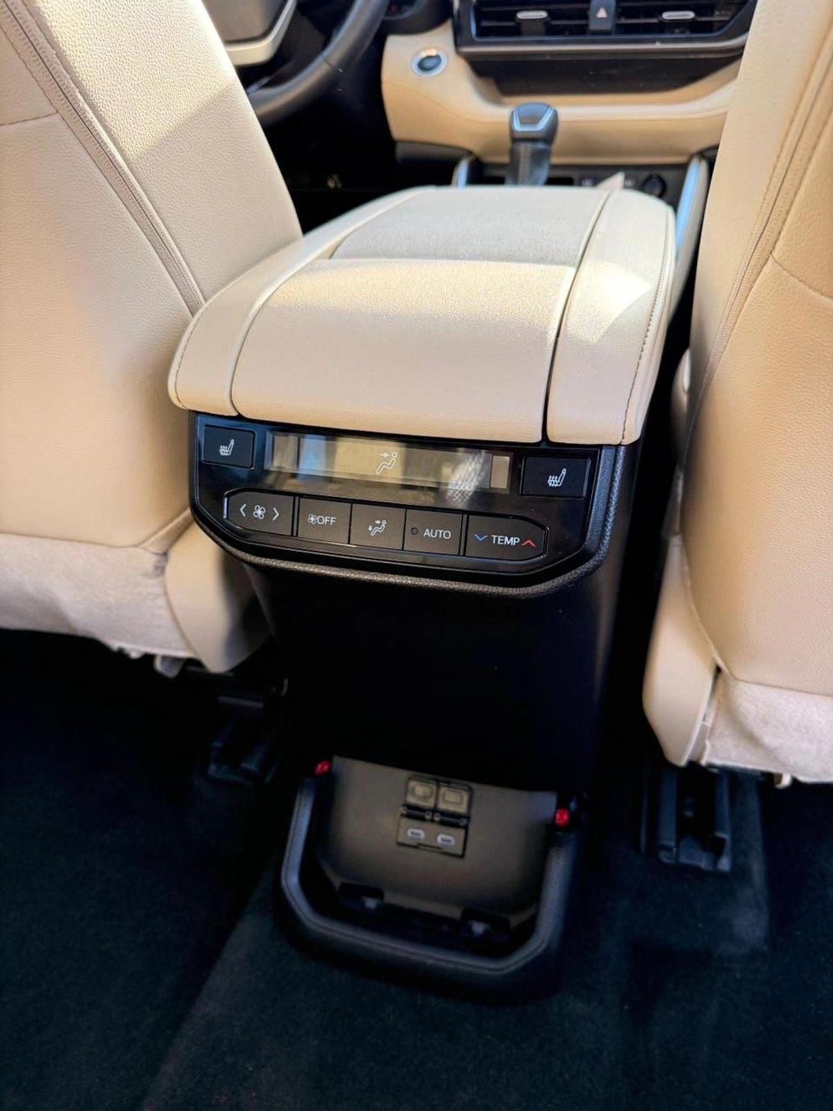 Toyota Highlander Hybrid Platinum 2.5L // panoramic, 360 Camera // head up display full option 2024-20-20