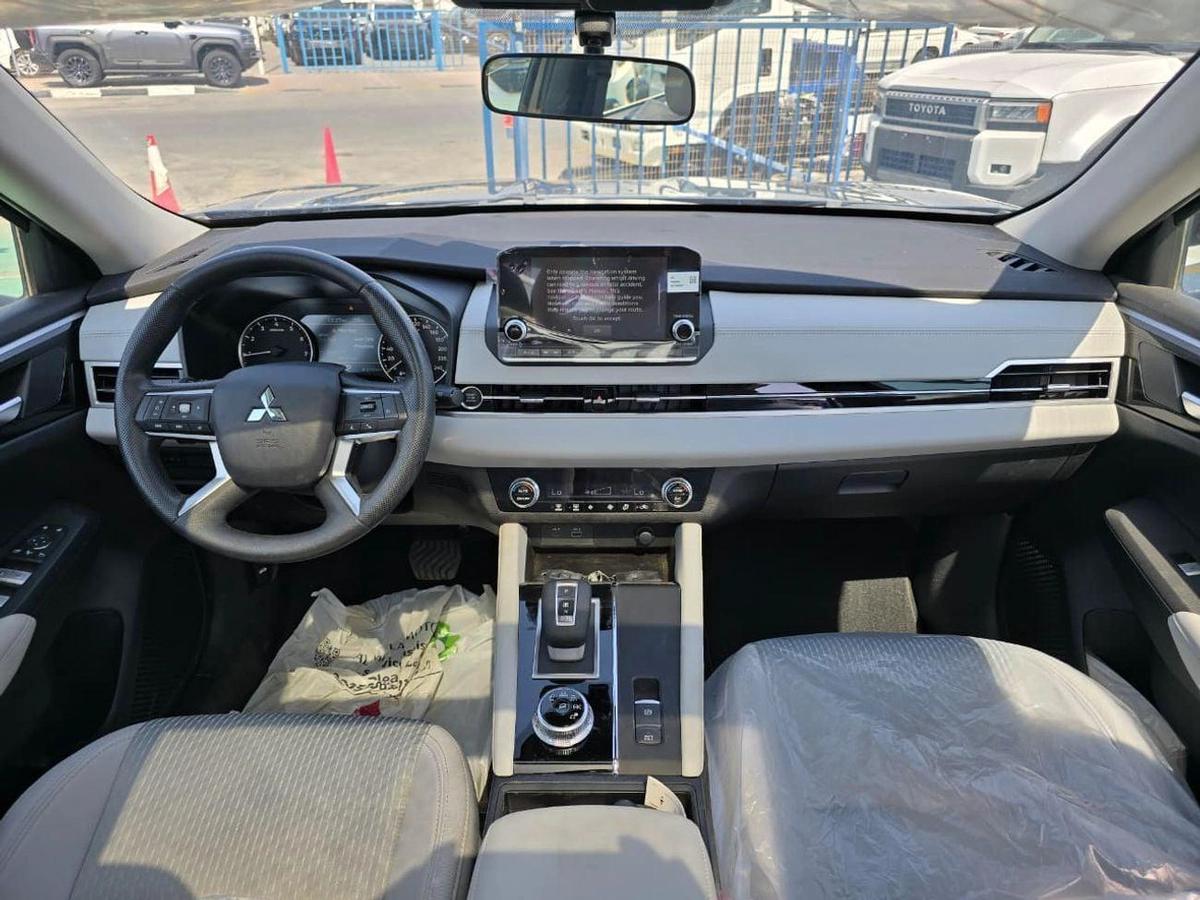 Mitsubishi Outlander MITSUBISHI OUTLANDER 2026 M-LINE-14-14