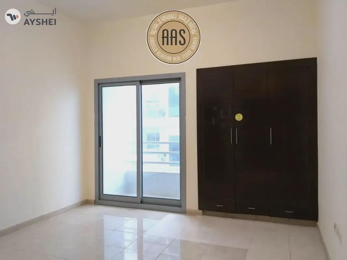 Front of bus stop huge 1bhk with Balcony Wardrobes-7-7