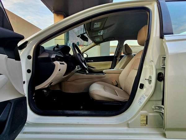 Nissan Altima S GCC/ 2.5L V4/ LOW MILEAGE/ IMMACULATE CONDITION