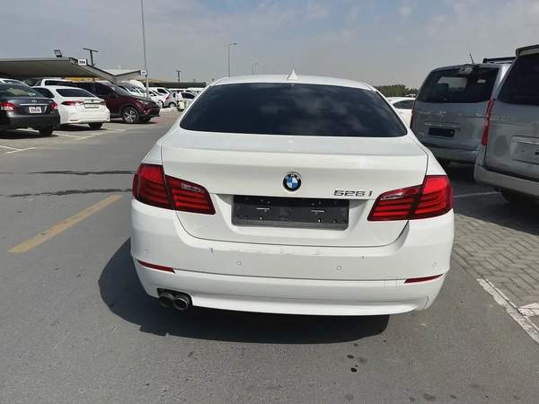 BMW 528i