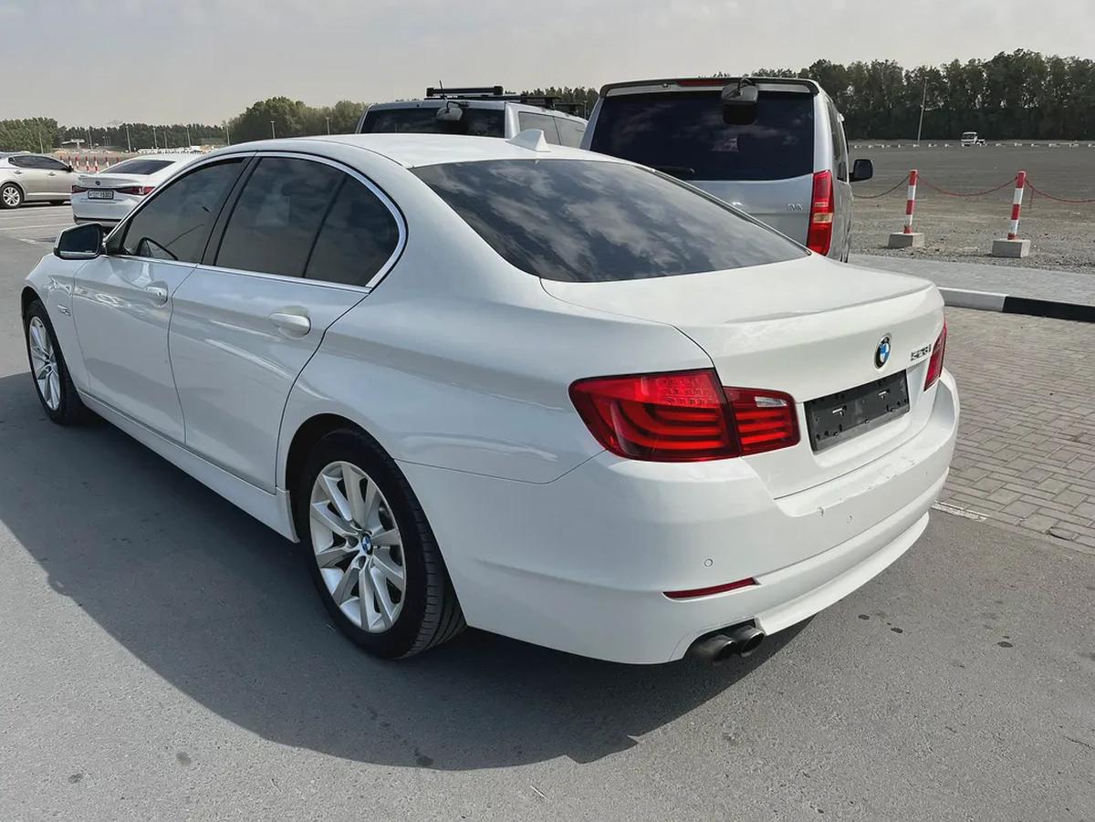 BMW 528i-4-4