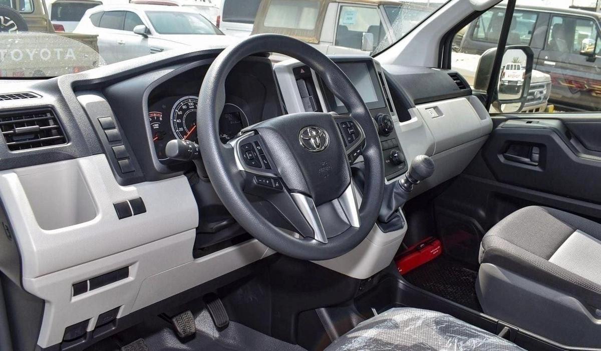 Toyota Hiace Toyota Haice 3.5 passenger 13 seater Model 2025-3-3