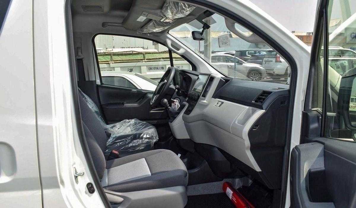 Toyota Hiace Toyota Haice 3.5 passenger 13 seater Model 2025-7-7