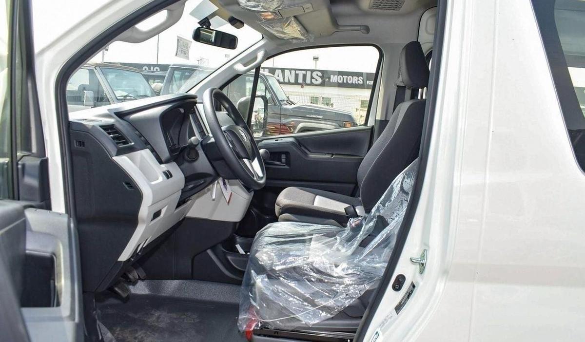 Toyota Hiace Toyota Haice 3.5 passenger 13 seater Model 2025-8-8