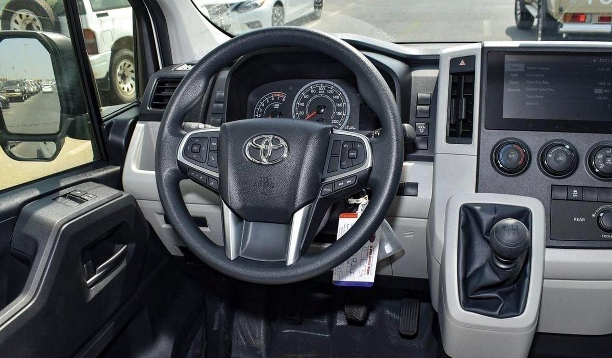 Toyota Hiace Toyota Haice 3.5 passenger 13 seater Model 2025-9-9