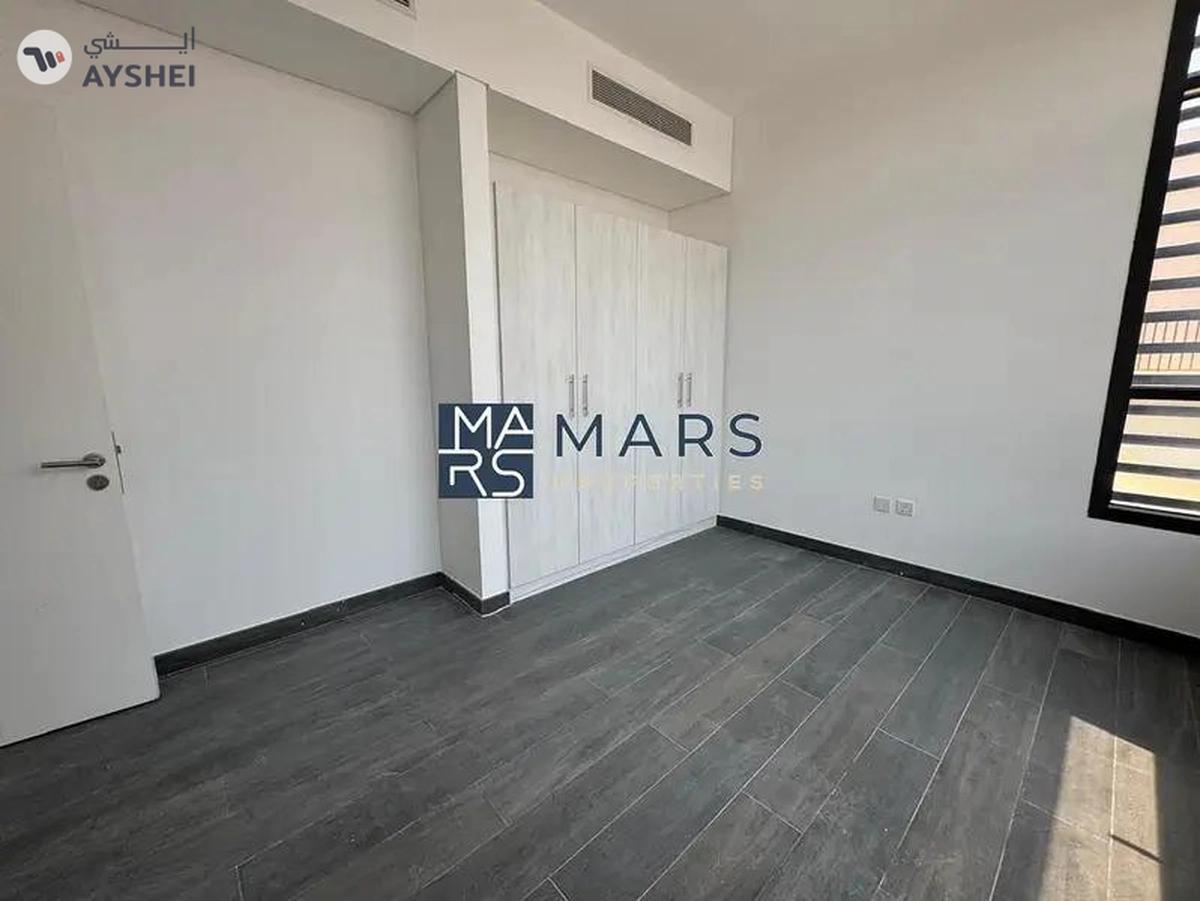 Bright & Spacious– Ideal for Comfort and Convenience!-8-8