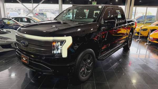 FORD F-150 LIGHTNING LARIAT ,EV, NO ACCIDENT, NO PAINT