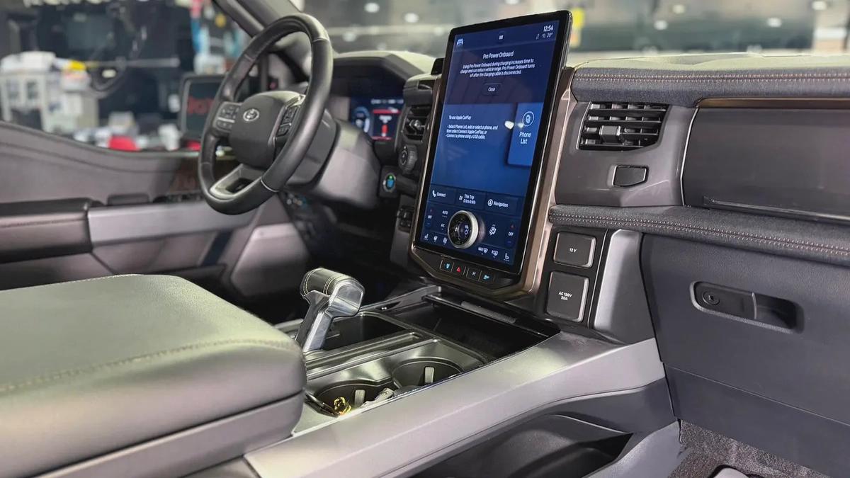 FORD F-150 LIGHTNING LARIAT ,EV, NO ACCIDENT, NO PAINT-3-3