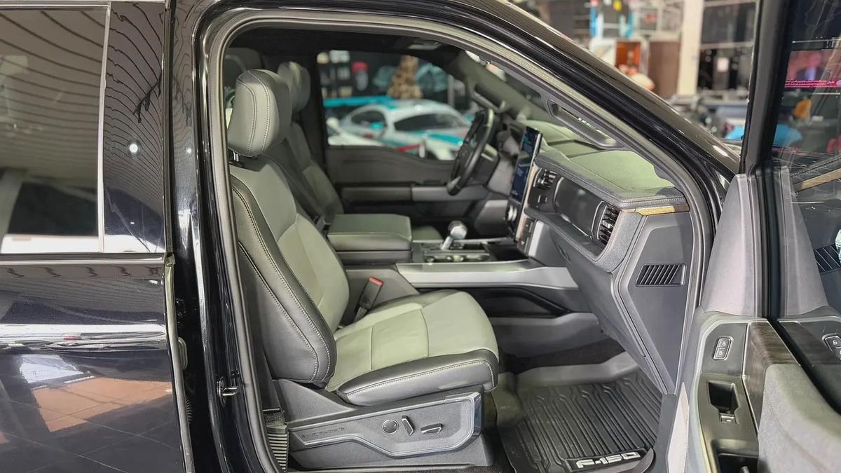 FORD F-150 LIGHTNING LARIAT ,EV, NO ACCIDENT, NO PAINT-6-6