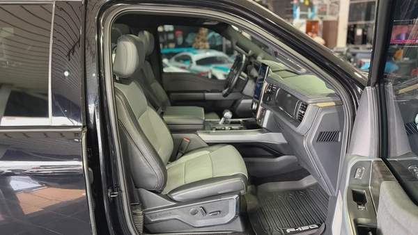 FORD F-150 LIGHTNING LARIAT ,EV, NO ACCIDENT, NO PAINT