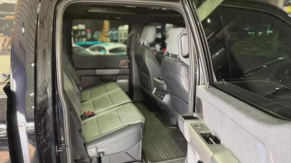 FORD F-150 LIGHTNING LARIAT ,EV, NO ACCIDENT, NO PAINT