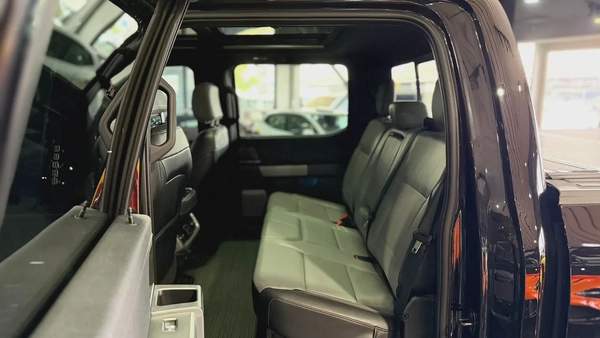 FORD F-150 LIGHTNING LARIAT ,EV, NO ACCIDENT, NO PAINT