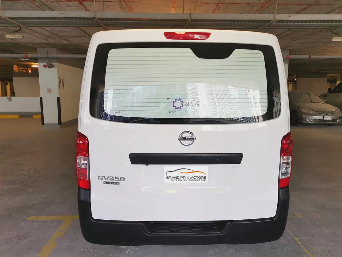 Nissan Urvan NV350 3Seater V4 2.5 Chiller Van 2022 Model GCC Specs In Perfect Condition-7-7