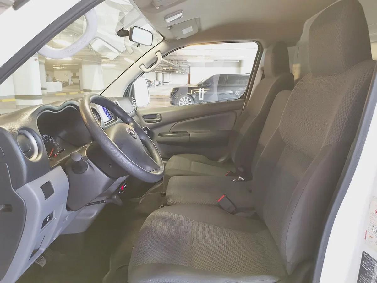 Nissan Urvan NV350 3Seater V4 2.5 Chiller Van 2022 Model GCC Specs In Perfect Condition-8-8