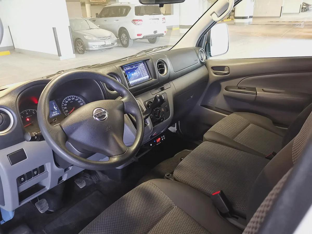 Nissan Urvan NV350 3Seater V4 2.5 Chiller Van 2022 Model GCC Specs In Perfect Condition-9-9
