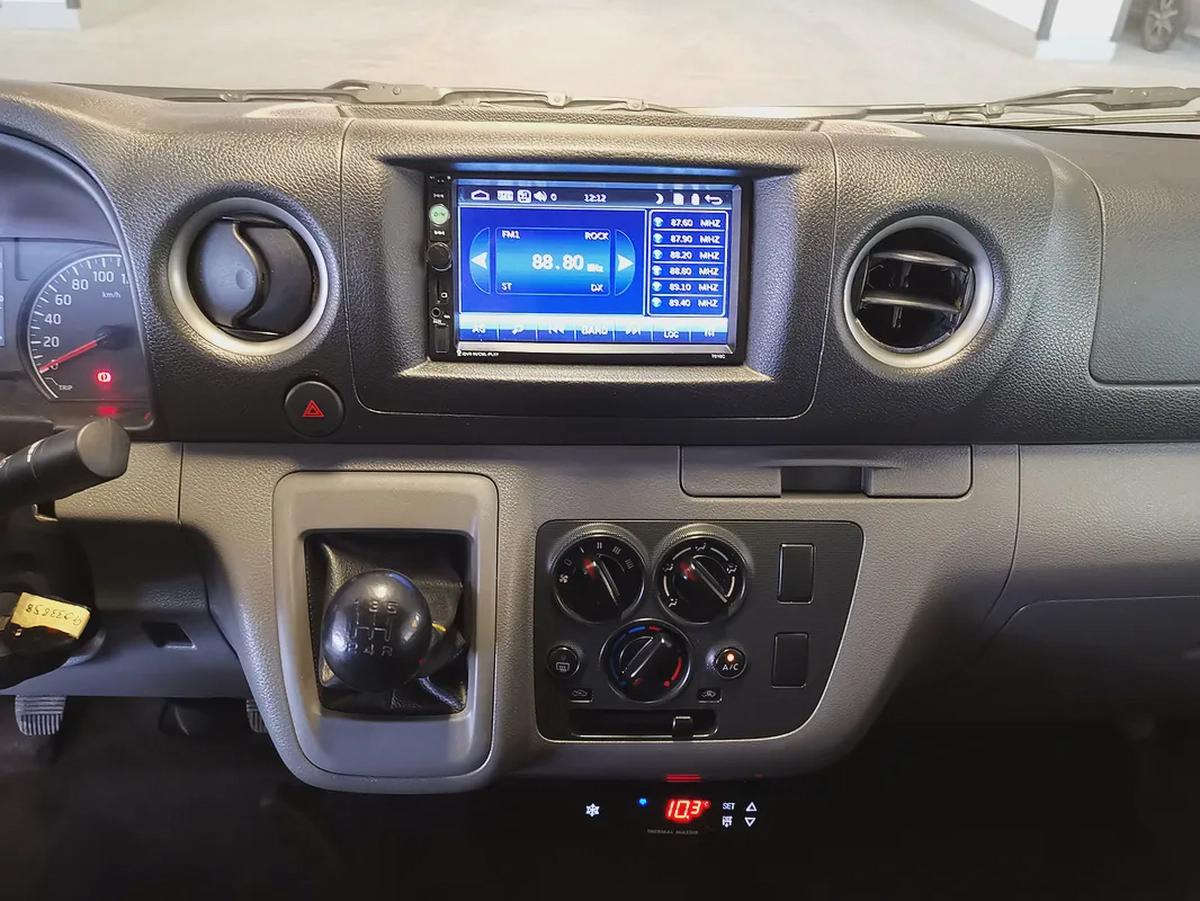 Nissan Urvan NV350 3Seater V4 2.5 Chiller Van 2022 Model GCC Specs In Perfect Condition-12-12