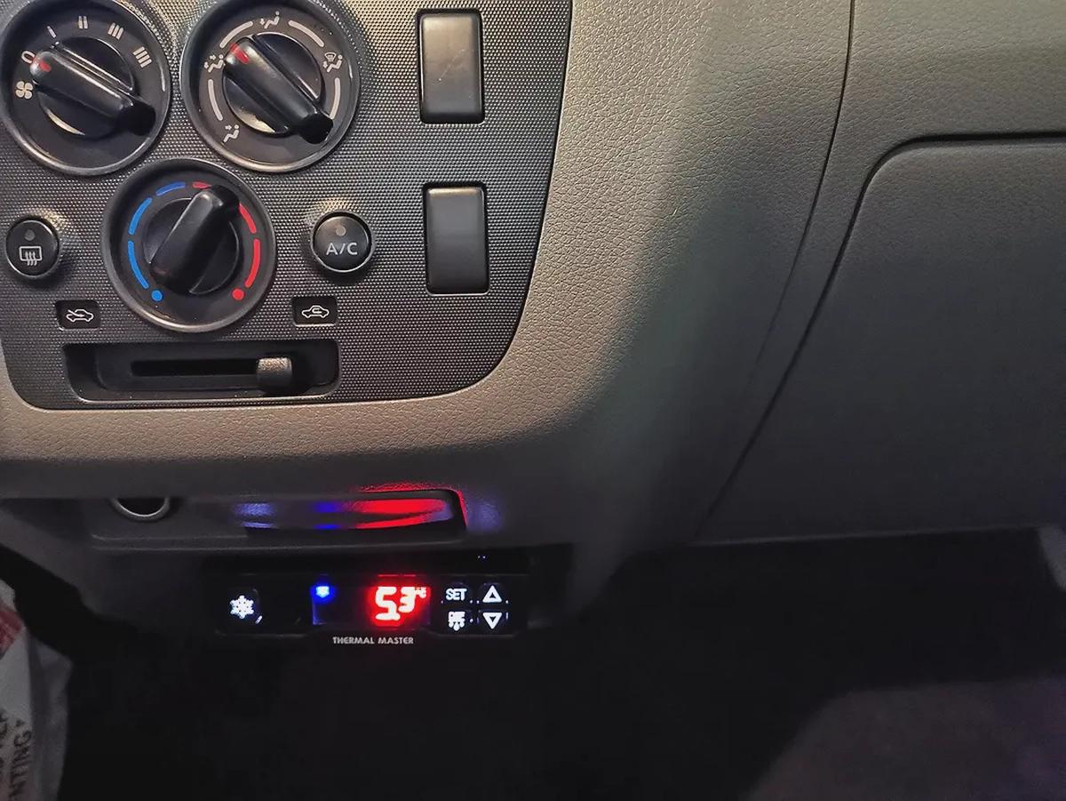 Nissan Urvan NV350 3Seater V4 2.5 Chiller Van 2022 Model GCC Specs In Perfect Condition-13-13