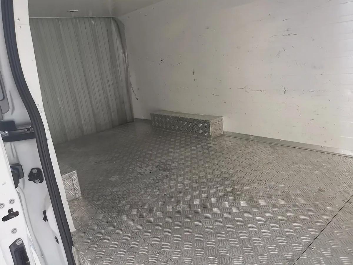 Nissan Urvan NV350 3Seater V4 2.5 Chiller Van 2022 Model GCC Specs In Perfect Condition-14-14