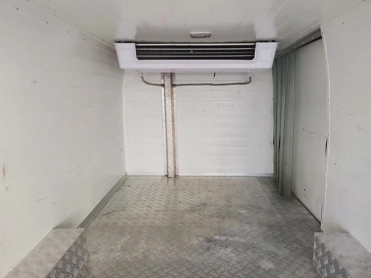 Nissan Urvan NV350 3Seater V4 2.5 Chiller Van 2022 Model GCC Specs In Perfect Condition-16-16