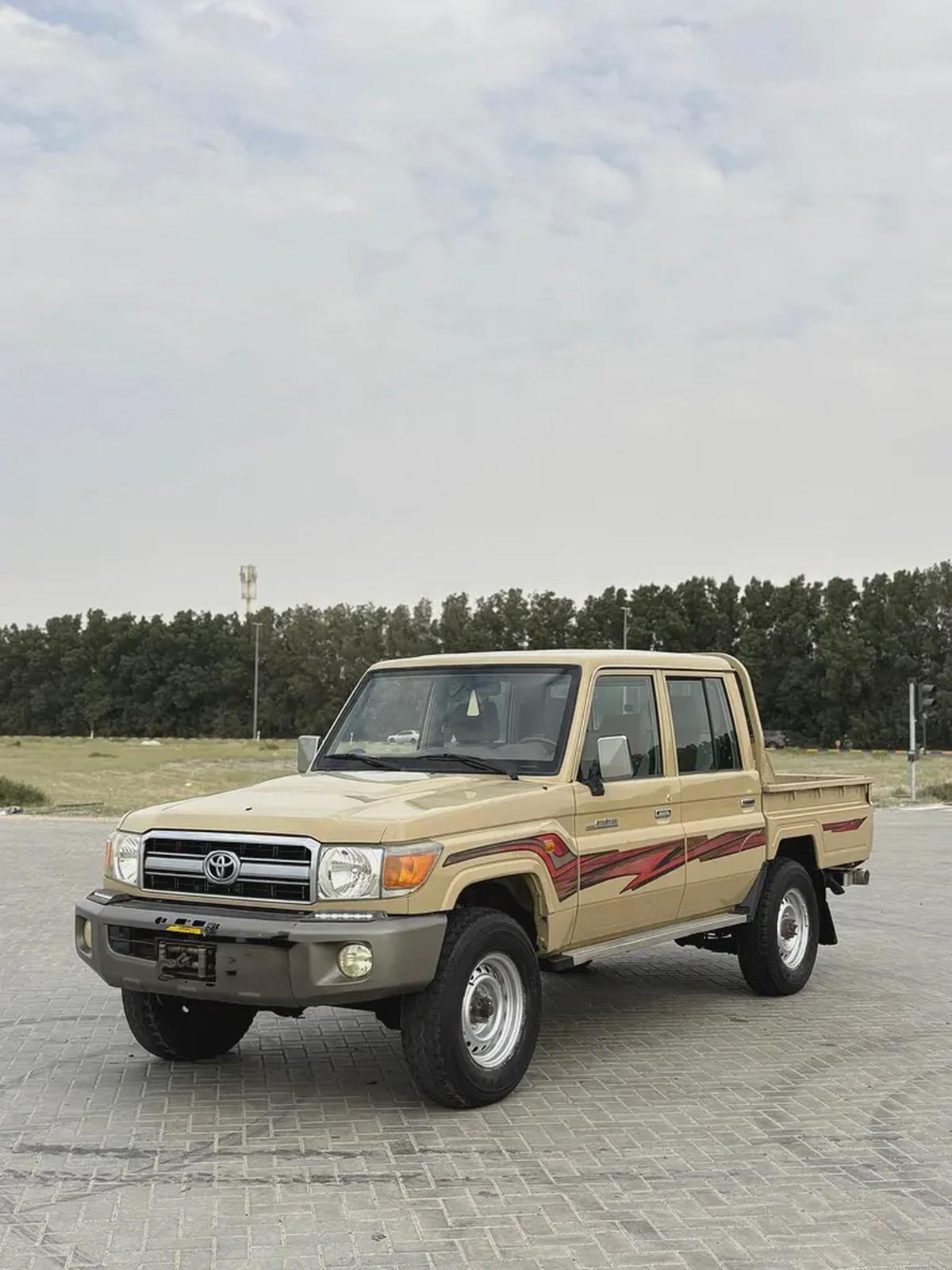 Toyota Land Cruiser petrol V6 2013 Danial cabin-0-0