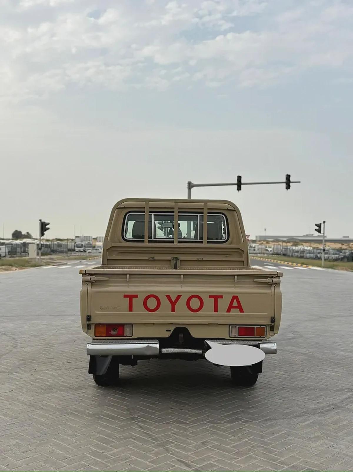 Toyota Land Cruiser petrol V6 2013 Danial cabin-3-3