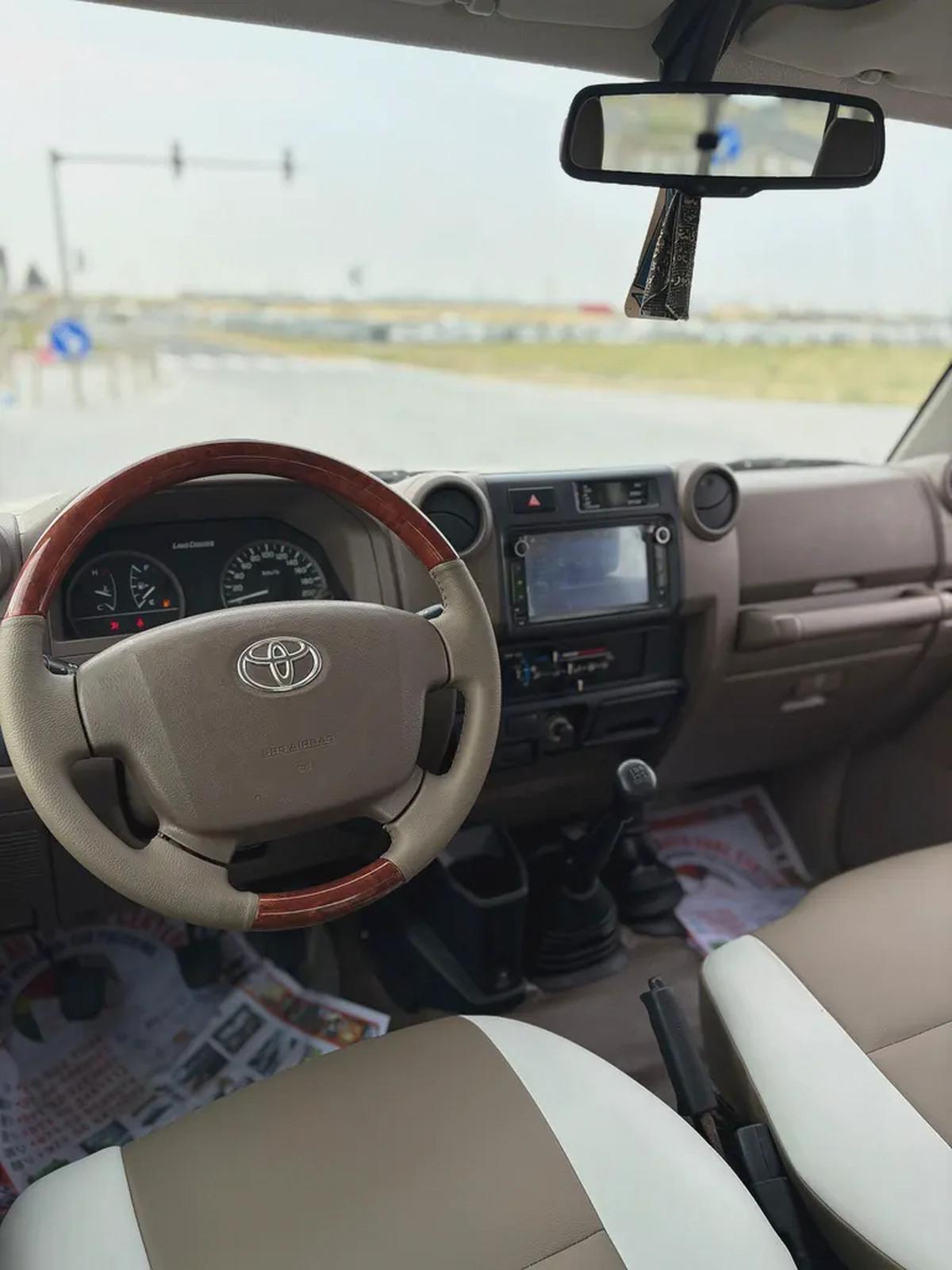 Toyota Land Cruiser petrol V6 2013 Danial cabin-4-4