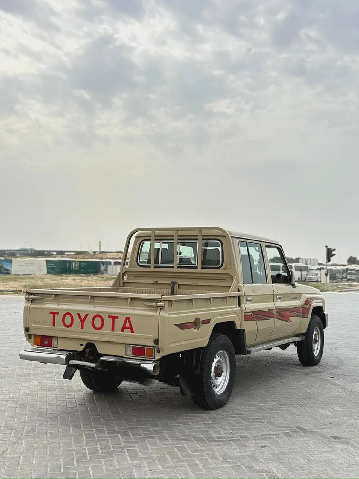 Toyota Land Cruiser petrol V6 2013 Danial cabin-9-9