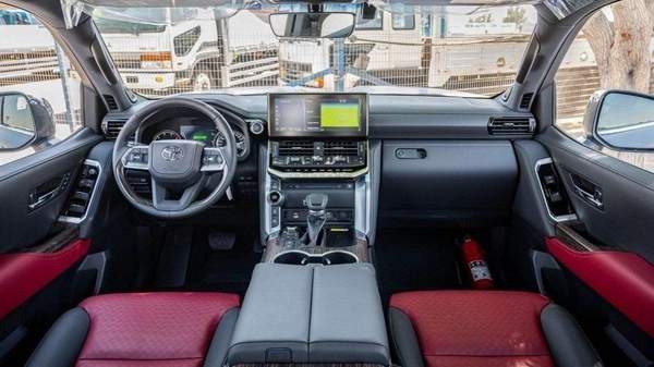 Toyota Land Cruiser Toyota LC300 3.3L VXR diesel 2025 V6