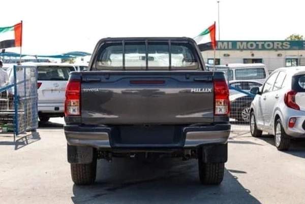 Toyota Hilux Toyota hilux mid option 2.4L diesel MY2025