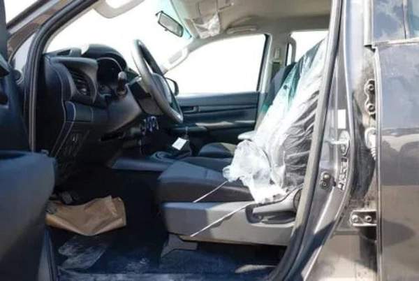 Toyota Hilux Toyota hilux mid option 2.4L diesel MY2025