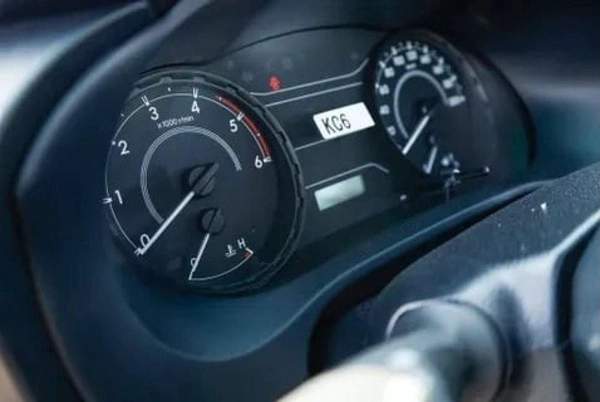 Toyota Hilux Toyota hilux mid option 2.4L diesel MY2025