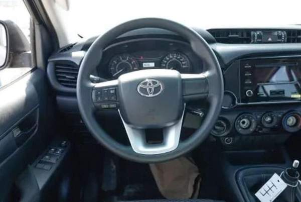 Toyota Hilux Toyota hilux mid option 2.4L diesel MY2025