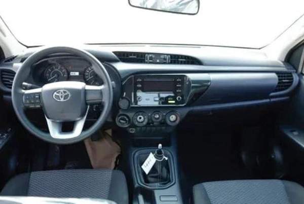 Toyota Hilux Toyota hilux mid option 2.4L diesel MY2025