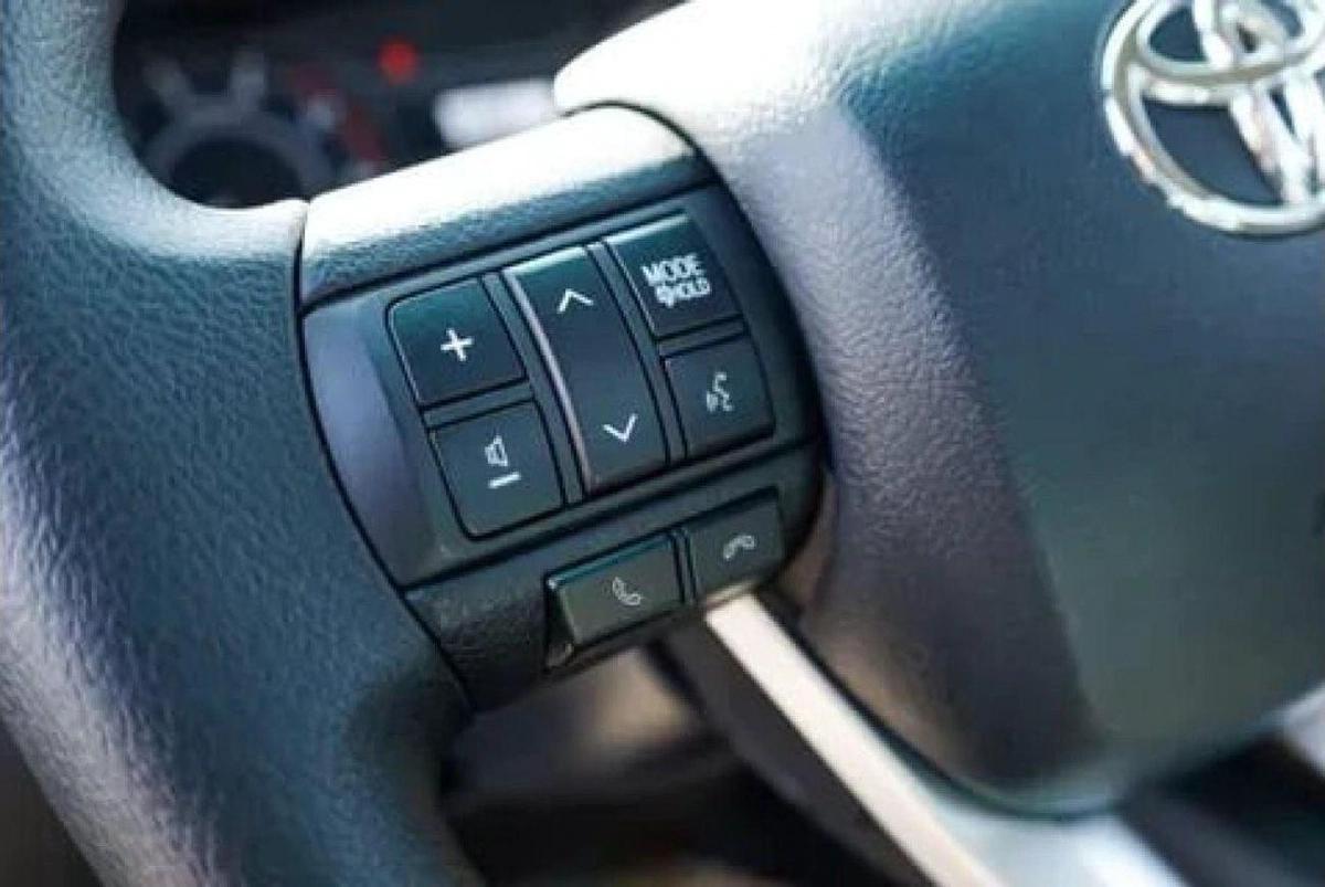 Toyota Hilux Toyota hilux mid option 2.4L diesel MY2025-8-8