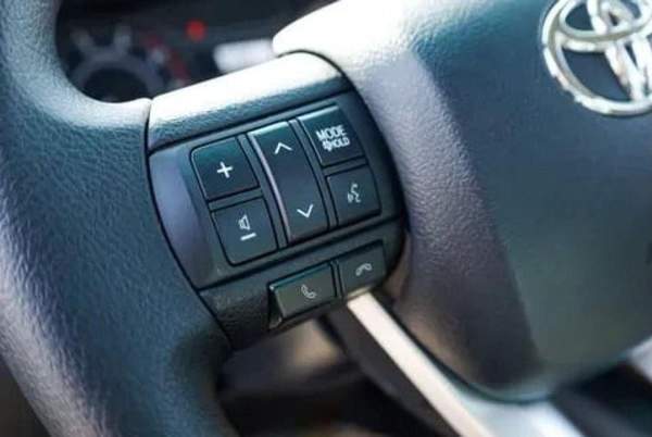 Toyota Hilux Toyota hilux mid option 2.4L diesel MY2025