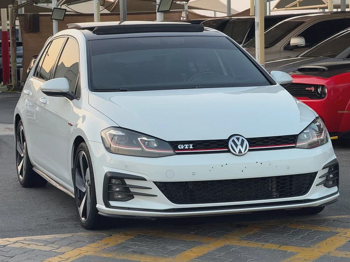 جولف GTI موديل 2018 خليجى بانوراما فل اوبشن صبغ الوكاله بحاله ممتازه-4-4