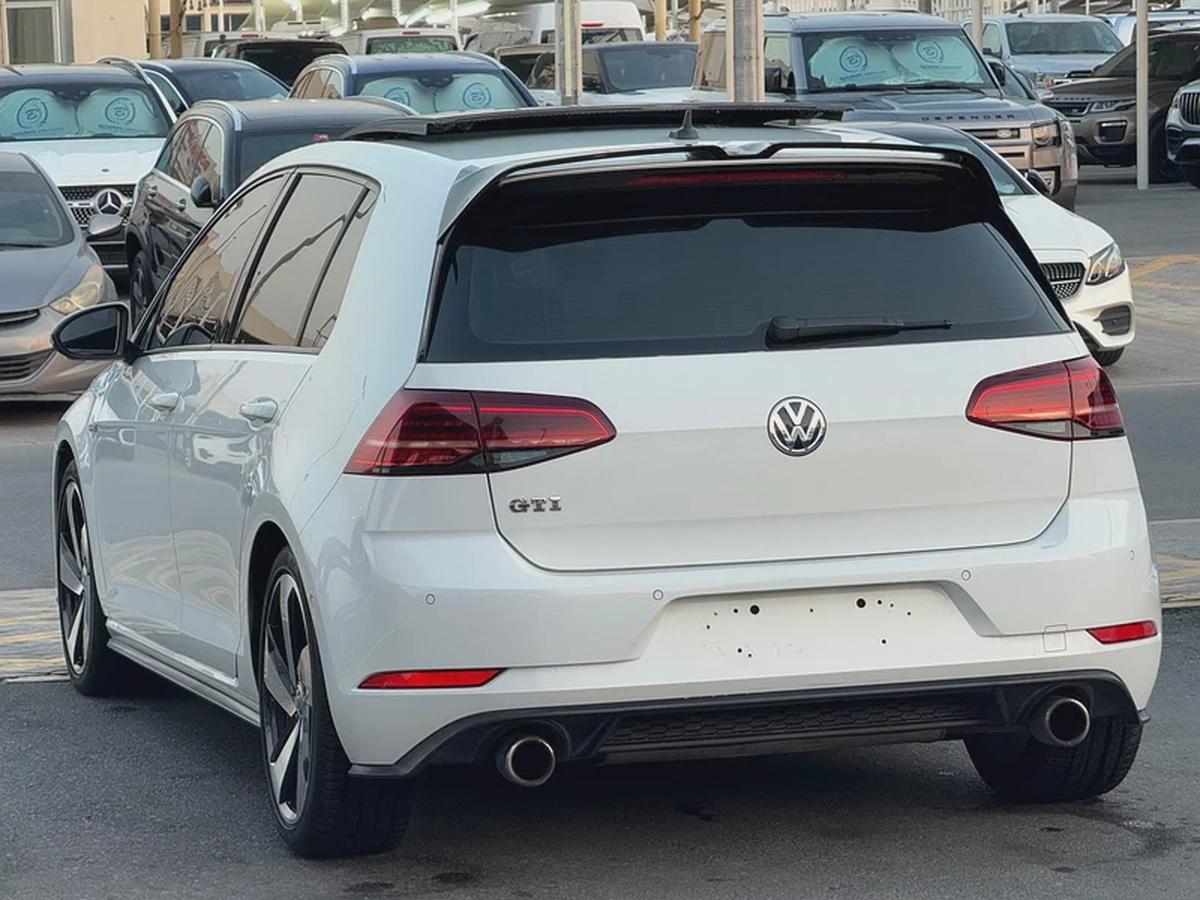 جولف GTI موديل 2018 خليجى بانوراما فل اوبشن صبغ الوكاله بحاله ممتازه-6-6