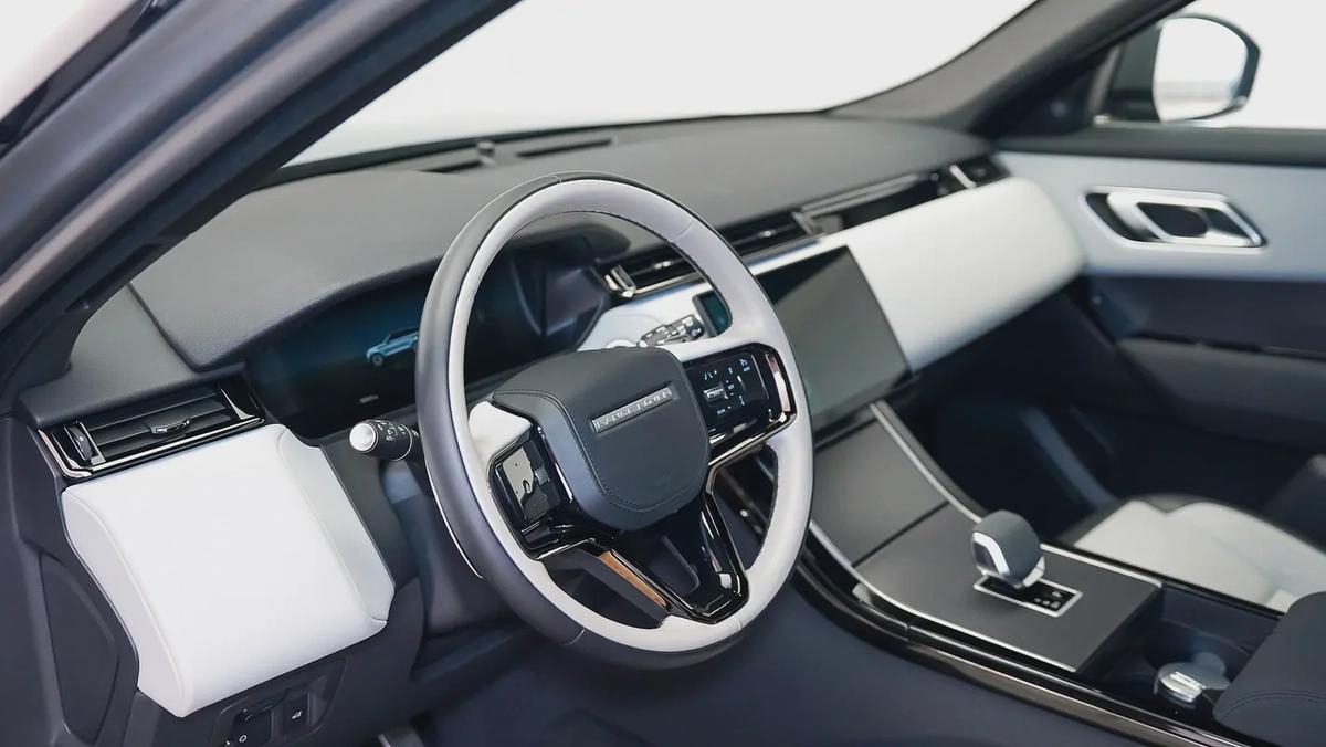 Special Offer | AED 4,002 PM | Warranty until Feb 2029 | Velar P250 SE Dynamic-4-4