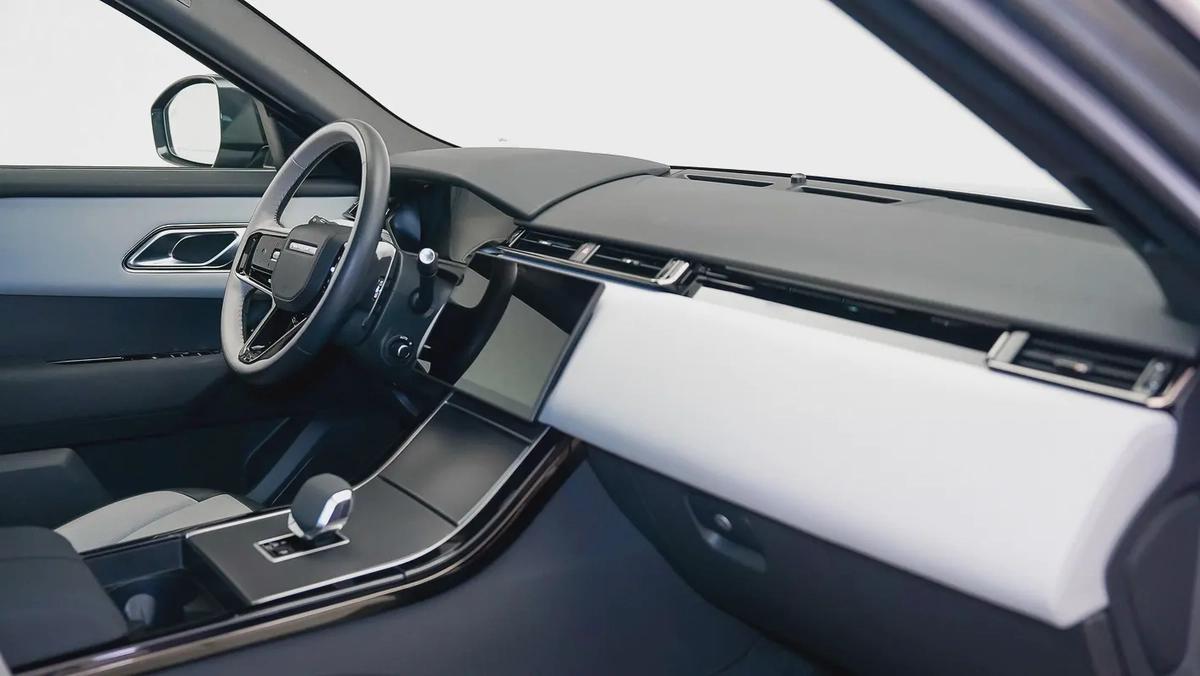 Special Offer | AED 4,002 PM | Warranty until Feb 2029 | Velar P250 SE Dynamic-6-6