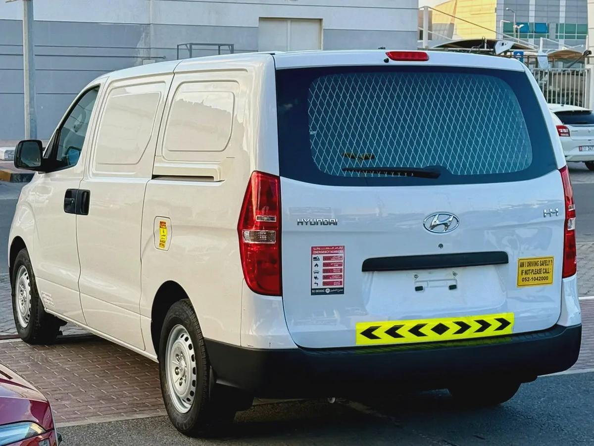 Hyundai H1 - 2021 GCC Specs, Absolutely Accident-Free Original Paint-3-3