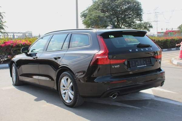 Volvo V60 (wagon) 2021 GCC! Full-service history! Perfect condition!